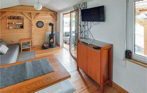 Cedynia House | Stunning Home In Cedynia With Kitchen