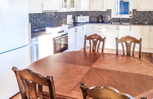 Gronhogen House | Stunning home in Degerhamn with kitchen