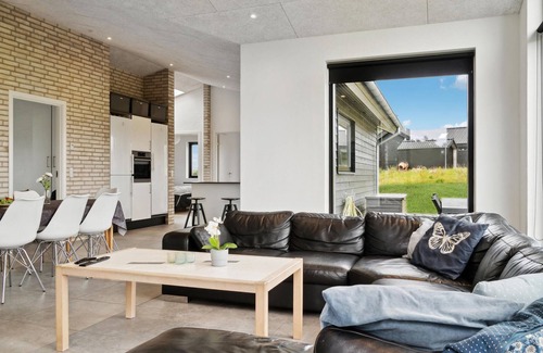 Egsmark Strand House | Stunning home in Ebeltoft with sauna