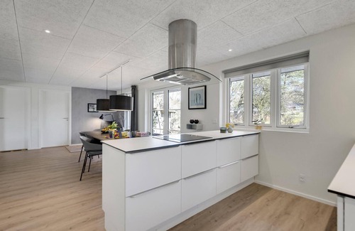 Øer Strand House | Stunning home in Ebeltoft with WiFi