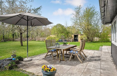 Kaldred House | Stunning home in Eskebjerg with kitchen