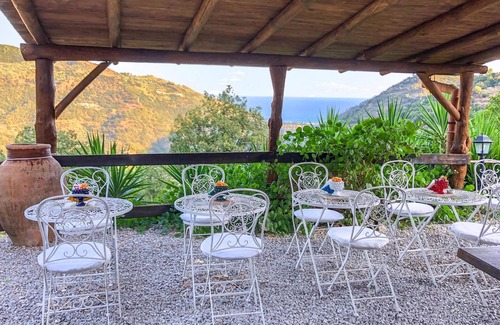 Ficarra House | Stunning home in Ficarra