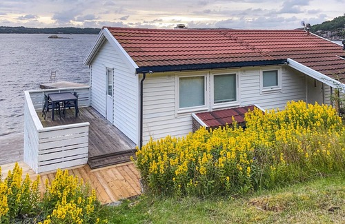 Fitjar House | Stunning home in Fitjar with WiFi