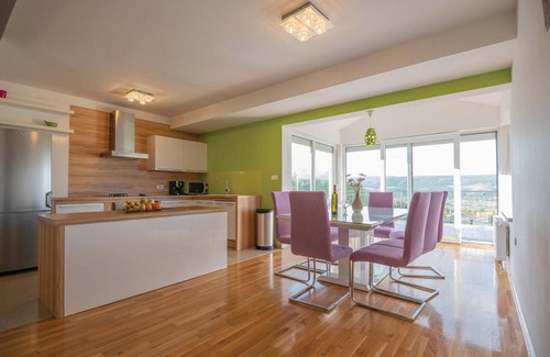 Grubine House | Stunning home in Grubine