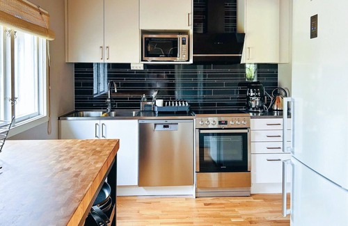 Hjaelteby House | Stunning home in Hjälteby with kitchen