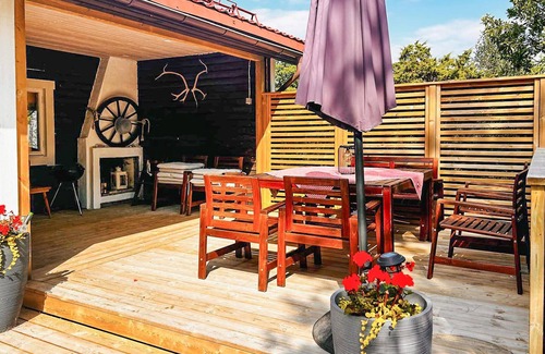Hjaelteby House | Stunning home in Hjälteby with kitchen