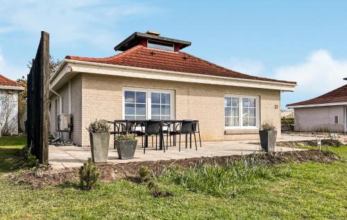 Skødshoved Strand House | Stunning Home In Knebel With Kitchen