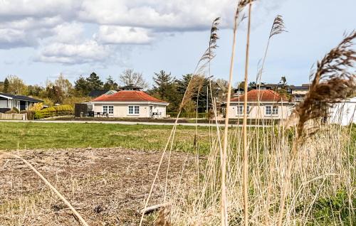 Skødshoved Strand House | Stunning Home In Knebel With Kitchen