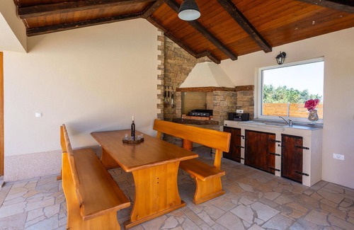 Kras House | Stunning home in Kras with WiFi