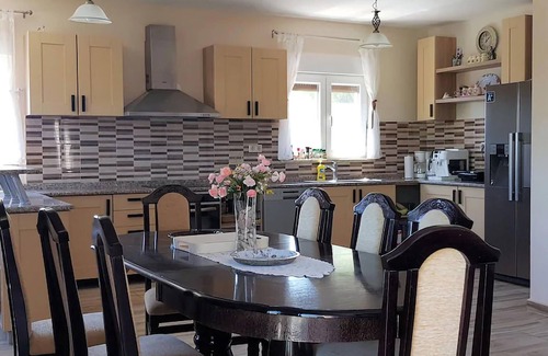 Kremena House | Stunning home in Kremena with kitchen