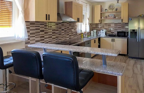 Kremena House | Stunning home in Kremena with kitchen