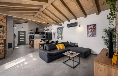 Mali Vareski House | Stunning home in Krnica