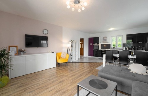 Becici House | Stunning home in Labin with WiFi