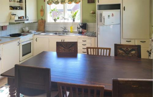 Leksand House | Stunning Home In Leksand With Kitchen