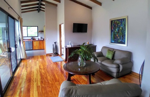 Quebrada Grande House | Stunning Home in Monteverde near Adventure Parks