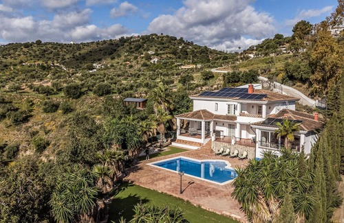 Monda House | Stunning home in Monda with WiFi