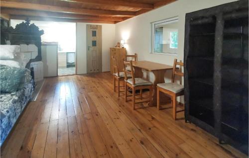 Pieniezno House | Stunning Home In Pieniezno With Wifi