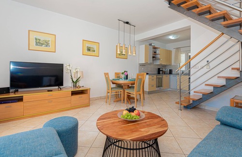 Pirovac House | Stunning home in Pirovac with kitchen