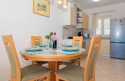 Pirovac House | Stunning home in Pirovac with kitchen