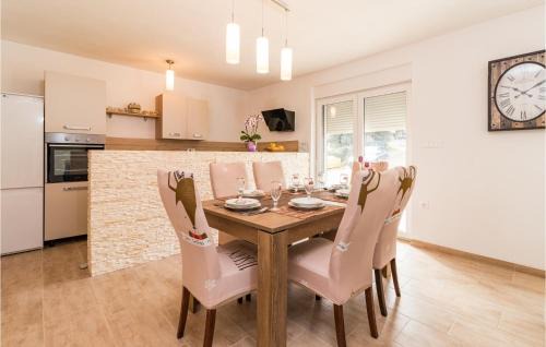 Skatari House | Stunning Home In Pula