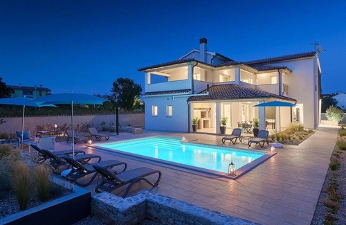 Premantura House | Stunning home in Pula
