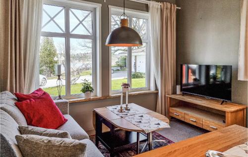 Kungalv O House | Stunning Home In Romelanda With Kitchen