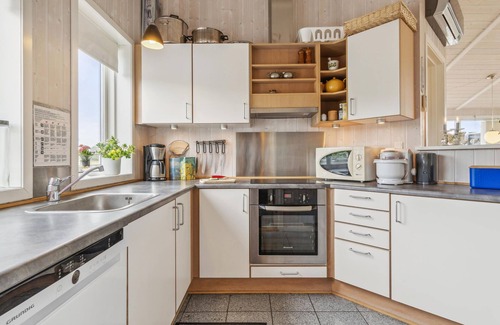 Spodsbjerg House | Stunning home in Rudkøbing with kitchen