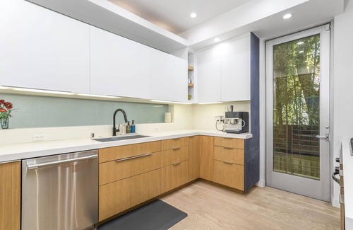 Beverly Grove House | Stunning home in the heart of West Hollywood w/private rooftop spa!