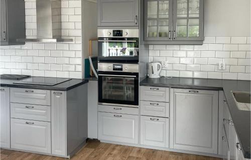 Tingsryd House | Stunning Home In Tingsryd With Wifi