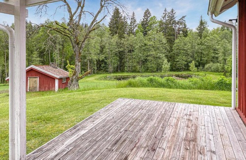 Mansarp House | Stunning Home In Tranhult With Kitchen