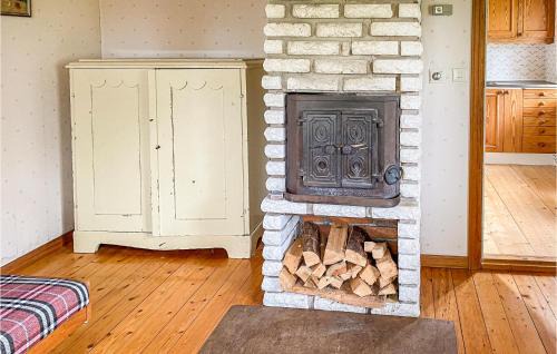 Mansarp House | Stunning Home In Tranhult With Kitchen