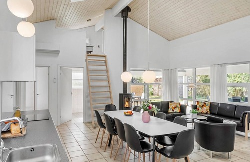 Marielyst House | Stunning home in Væggerløse with WiFi