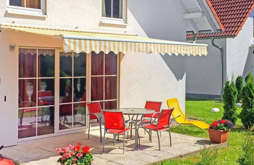 Verchen House | Stunning home in Verchen with kitchen