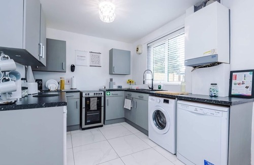 Trafford House | Stunning Home, Large Driveway, Sleeps 7