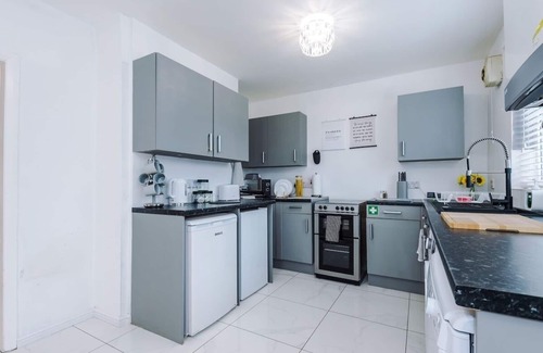 Trafford House | Stunning Home, Large Driveway, Sleeps 7