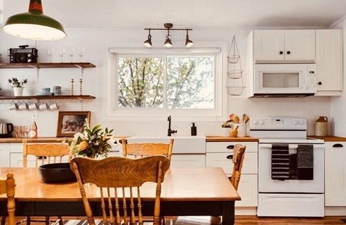 Prince Edward House | Stunning home near Sandbanks - Picton - Prince Edward County
