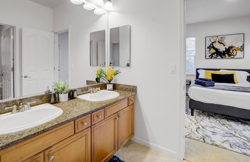 Vallejo House | Stunning Home | Pool Table & BBQ Grill | 5 Mins to Ferry to SF