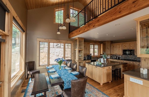 Estes Park House | Stunning Home! Rare Views & Ultimate Privacy – Perfect Location Bordering RMNP!