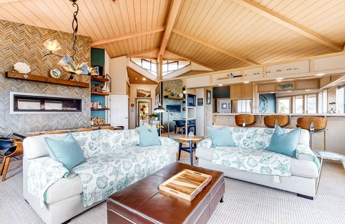 Sereno del Mar House | Stunning Home w/Panoramic Ocean Views, Private Hot Tub, Free WiFi, Large Deck