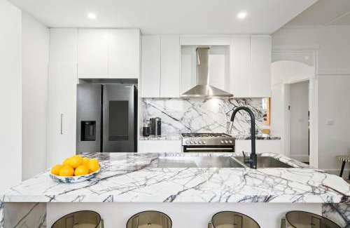 Williamstown Apartment | Stunning home - Walk to beach