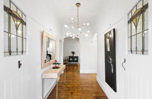 Williamstown Apartment | Stunning home - Walk to beach