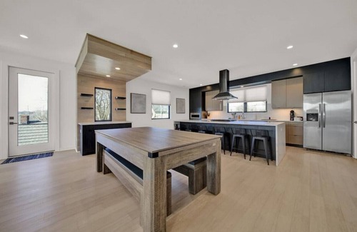 Charlotte House | Stunning Home with Pool, Outdoor Kitchen Rooftop,BBQ