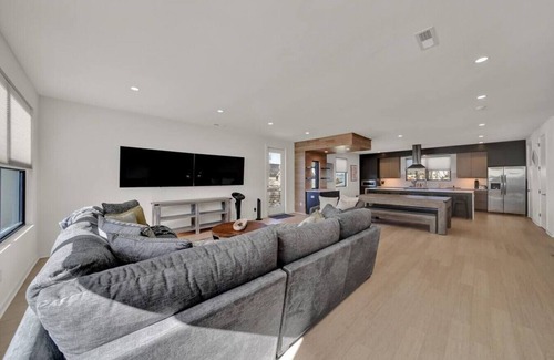 Charlotte House | Stunning Home with Pool, Outdoor Kitchen Rooftop,BBQ