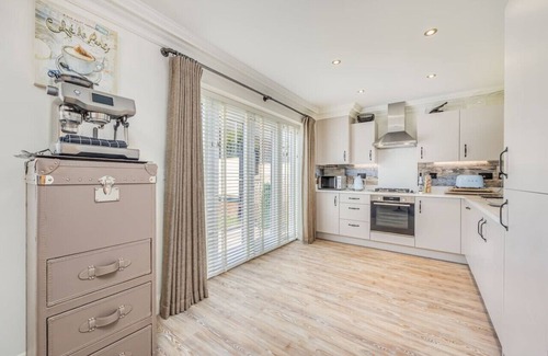 Olney House | Stunning House Free Parking Office Room Super-Fast WiFI Smart TVs