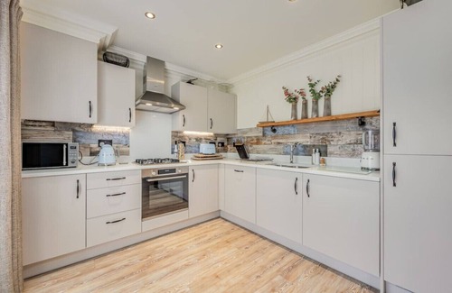 Olney House | Stunning House Free Parking Office Room Super-Fast WiFI Smart TVs