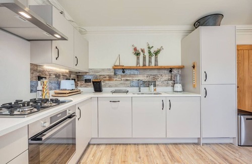 Olney House | Stunning House Free Parking Office Room Super-Fast WiFI Smart TVs