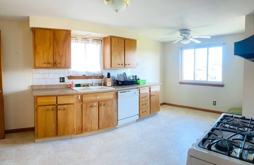 Cheektowaga House | Stunning house near by airport.