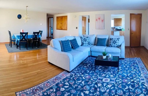 Cheektowaga House | Stunning house near by airport.