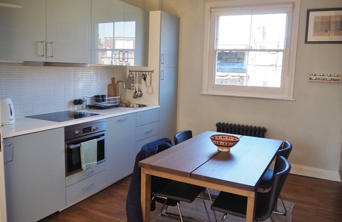 Little Venice Apartment | Stunning house overlooking local park
