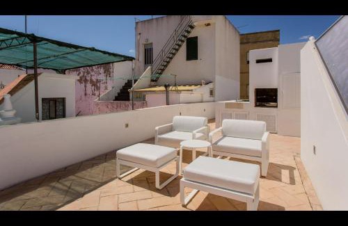 Fuseta House | Stunning House With Rooftop and Pool by LovelyStay
